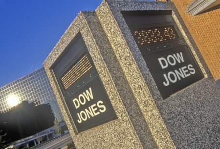 Le Dow Jones prône un système de pondération inhabituel qui limite son attrait