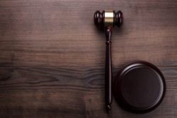 Impôt: les avocats et les notaires pourront garder les secrets de leurs clients