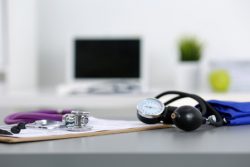 Quatre actions des soins de la santé pour participer à la guérison du secteur