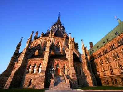 La Commission Robillard recommande de confier la perception de l'impôt à Ottawa