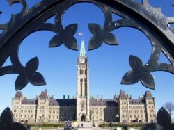 Joe Oliver promet un budget équilibré le 21 avril
