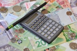 Un peu plus d'argent sur le chèque de paye des Canadiens pour 2016
