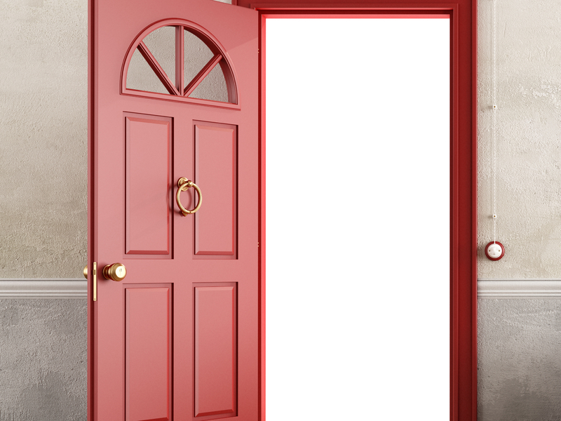 Une porte rouge ouverte
