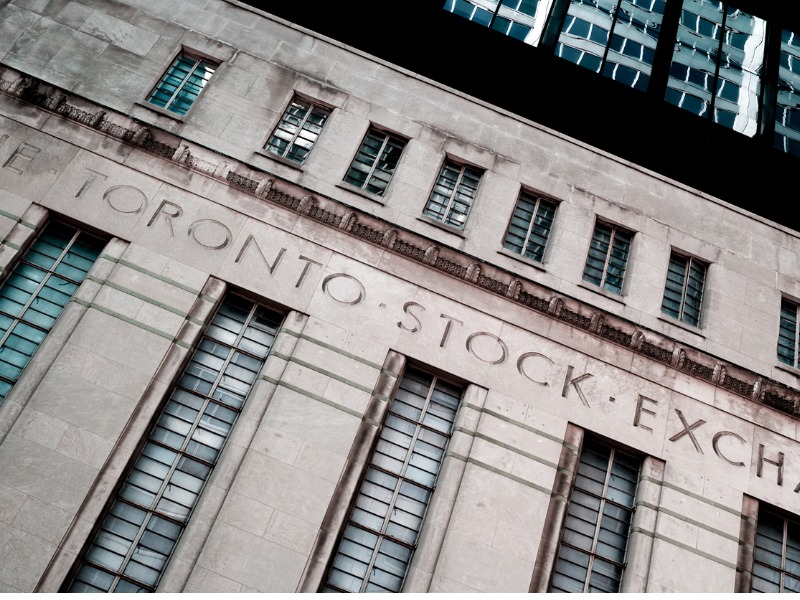 Une photo du bâtiment de la Toronto Stock Exchange.