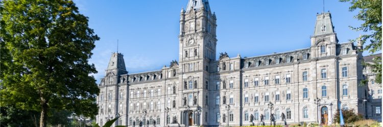 Le Parlement du Québec en été, Québec.
