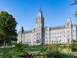 Le Parlement du Québec en été, Québec.