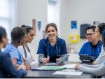Réunion de l'équipe médicale.