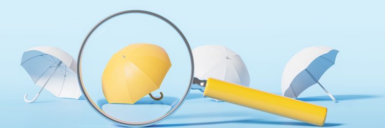 Une loupe qui zoome sur une série de quatre parapluie. Elle se focalise sur le jaune.