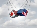 Deux contenants se heurtent, un avec les couleurs du drapeau du Canada et l'autre avec les couleurs du drapeau des États-Unis.