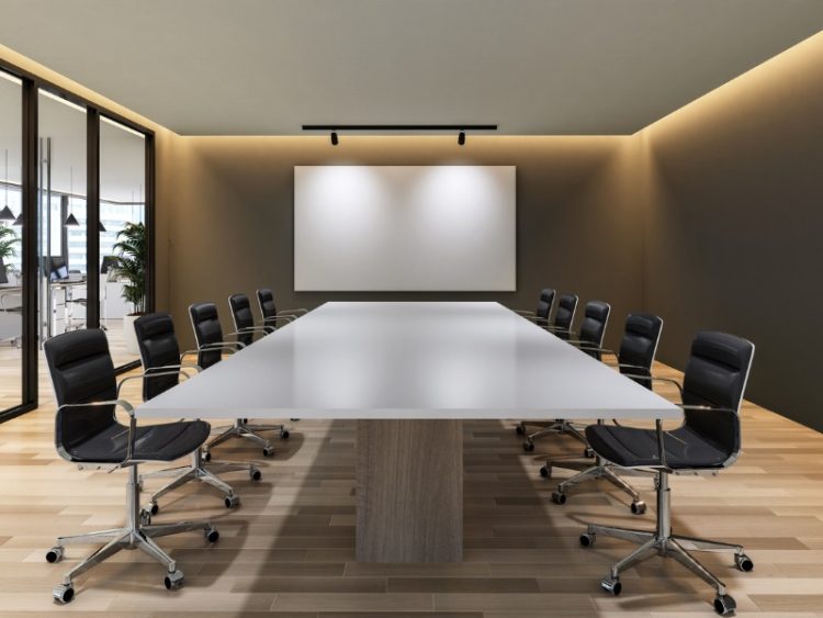 Intérieur de salle de réunion moderne et contemporain avec rendu 3D de tableau blanc vide.