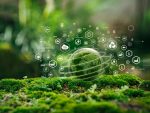 Globe vert sur la mousse dans la forêt verte Concept environnemental, écologie et environnement durable du monde. Icônes éparpillées autour du globe vert.