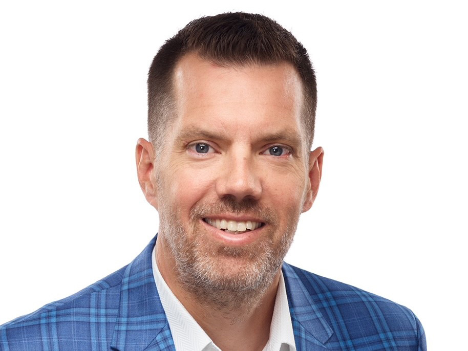 Photo portrait d'Adam Elliott.