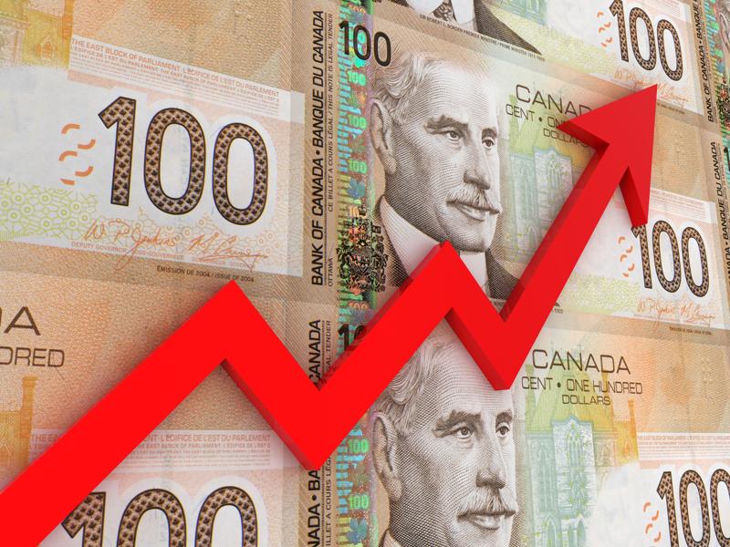 Billets de 100 $ superposés avec une grande flèche rouge ascendante en surimpression.