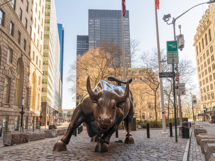 Le célèbre taureau de Wall Street à New York, symbole de la puissance des marchés financiers, de la croissance économique et de l’optimisme boursier.