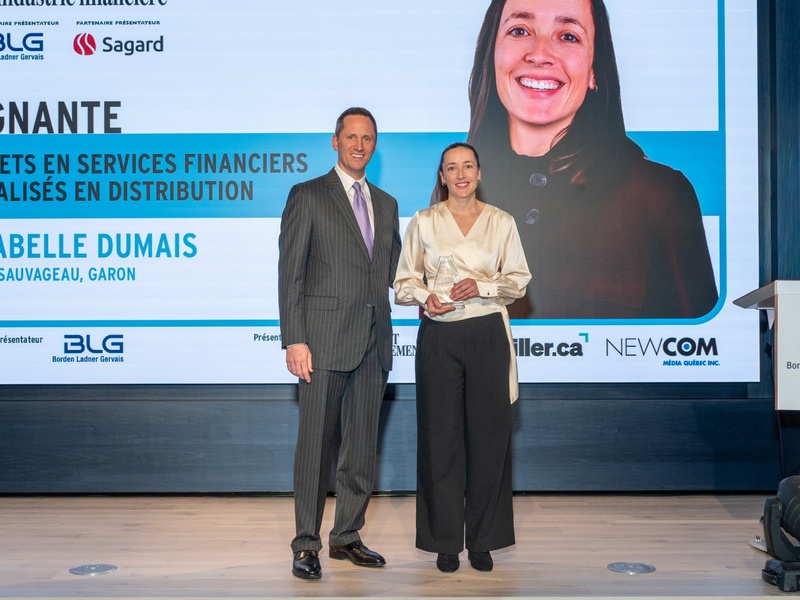 Photo prise à l'occasion du Top des leaders 2025. On y voit Joe Glionna avec Annabelle Dumais.