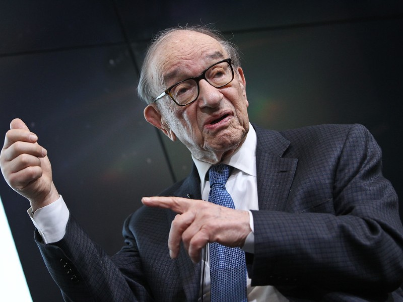 Une photo portrait d'Alan Greenspan.