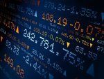 Un écran affiche des cours boursiers, des variations de prix et des indicateurs de marché.